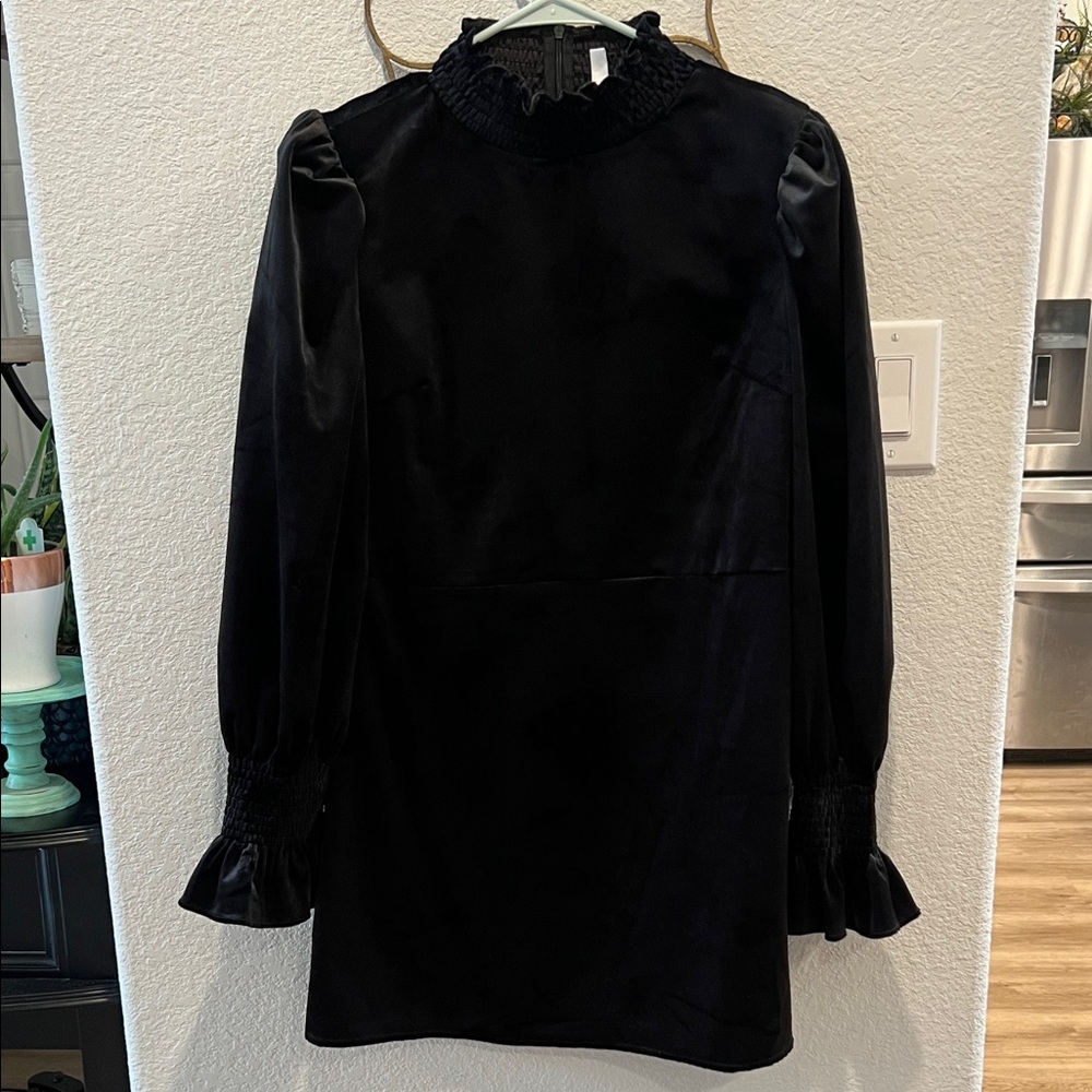 Elegant Black Long-Sleeve Dress with Ruffles, Velvet material, Women’s size L